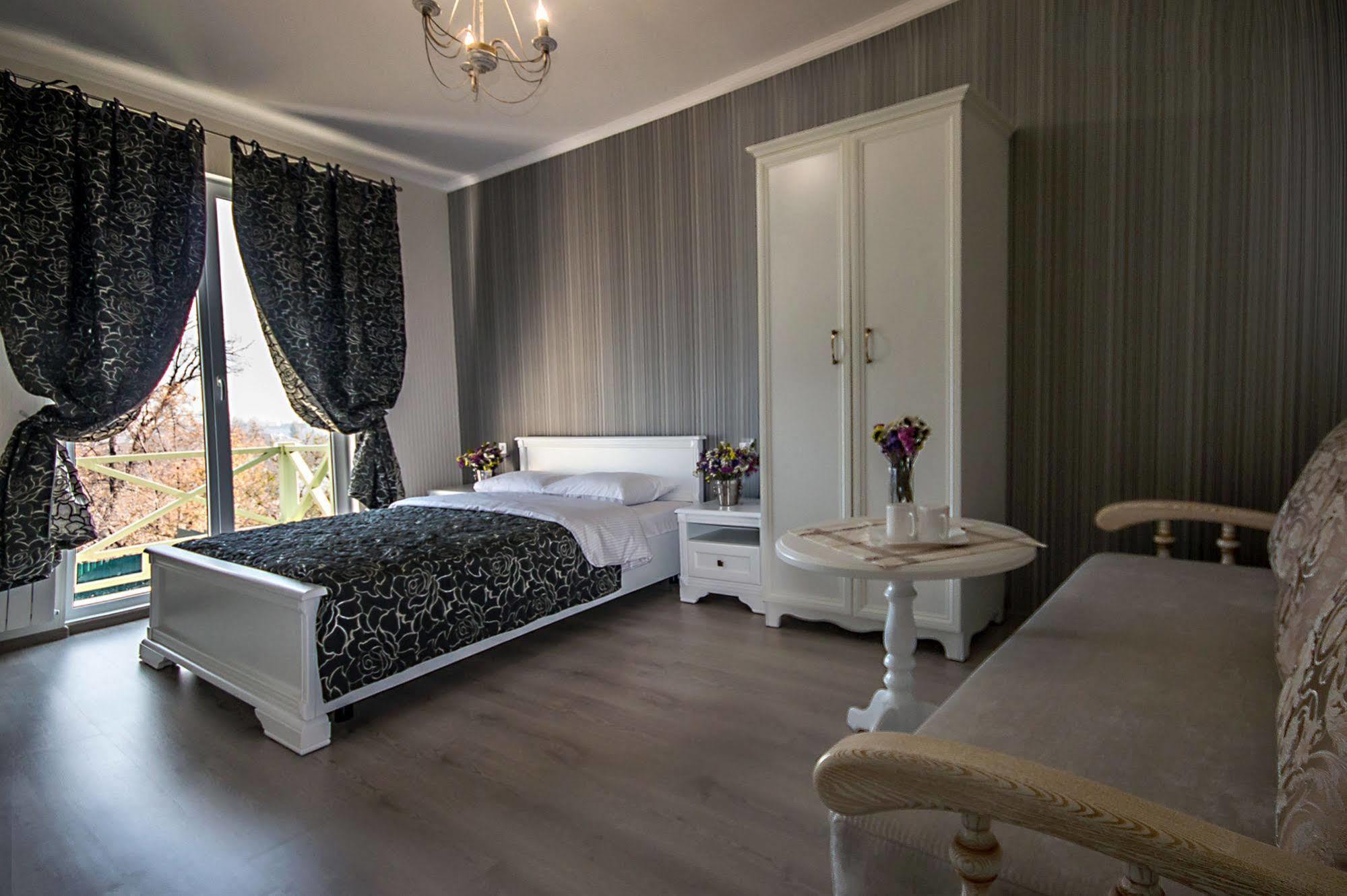 Mini Hotel Ryleev Kharkiv Exterior photo